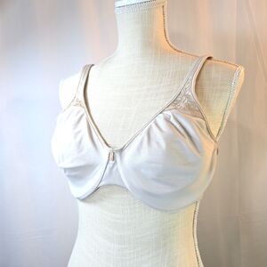 BALI "Passion for Comfort" Style #3385 Minimizer Bra Size 38C Beige Embroidery